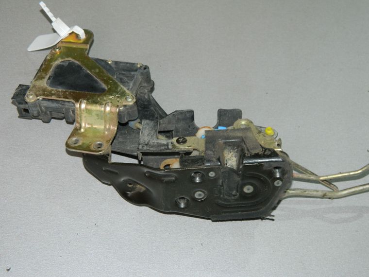 Замок двери HYUNDAI ACCENT LC Перед Прав (Б/У) 45989883