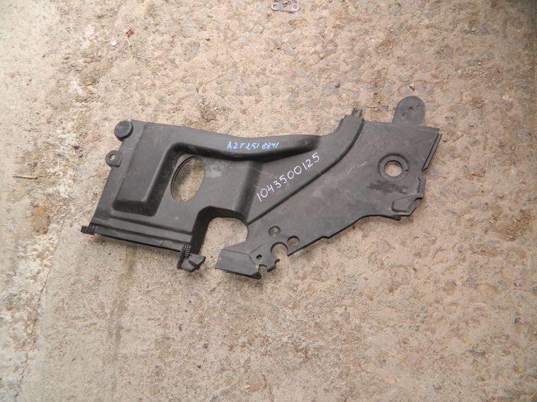 Накладка на рамку радиатора TOYOTA AVENSIS AZT251 Прав (Контрактный) 1043500125
