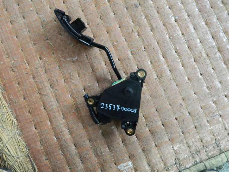 Педаль газа NISSAN DUALIS KJ10 (Контрактный) 2353700003